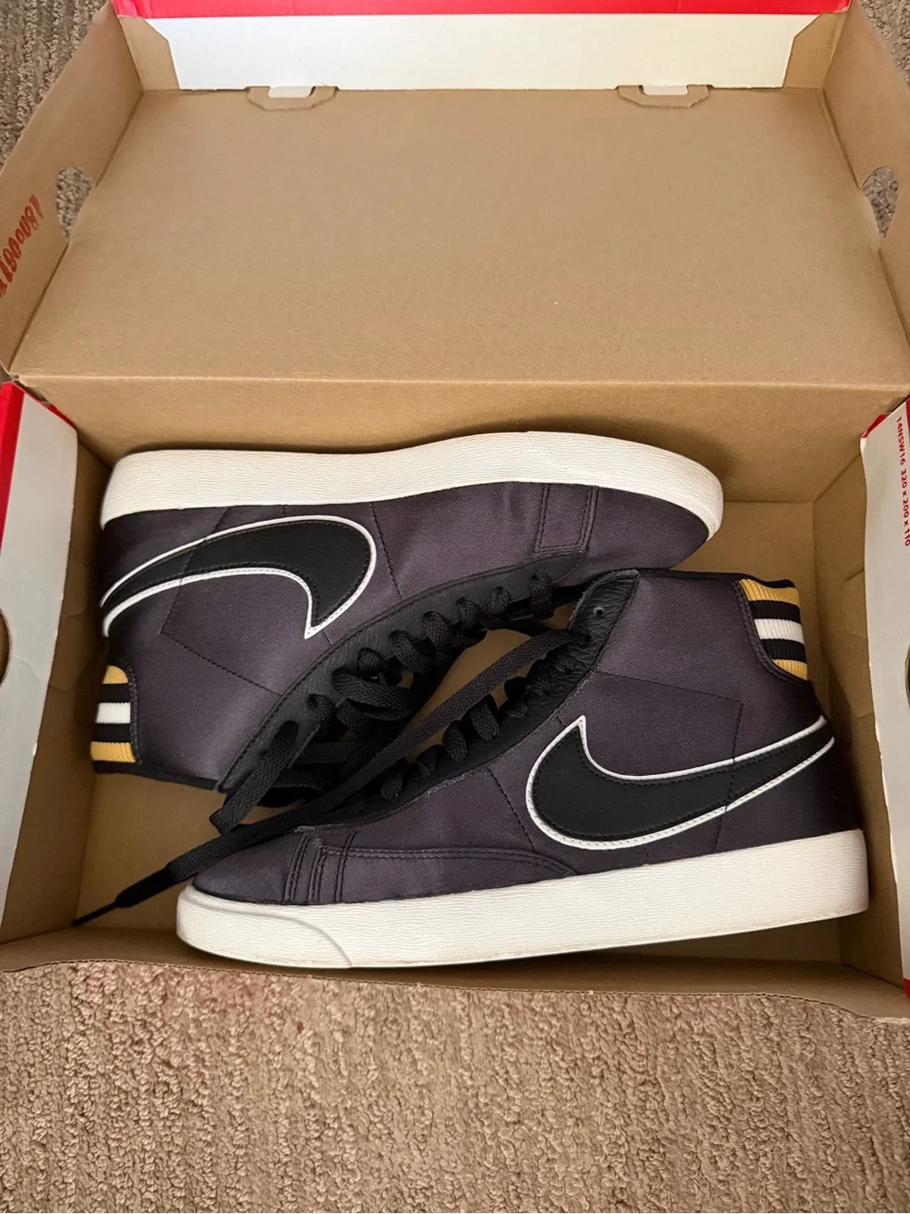 Nike Woman Black High-Top Sneakers with Yellow Stripe Detail